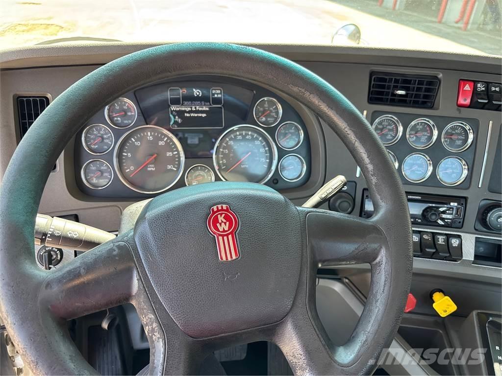 Kenworth T680 Conventional Trucks / Tractor Trucks