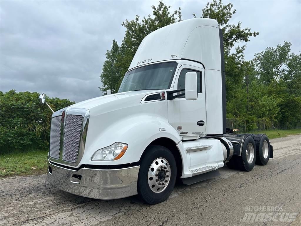 Kenworth T680 Conventional Trucks / Tractor Trucks