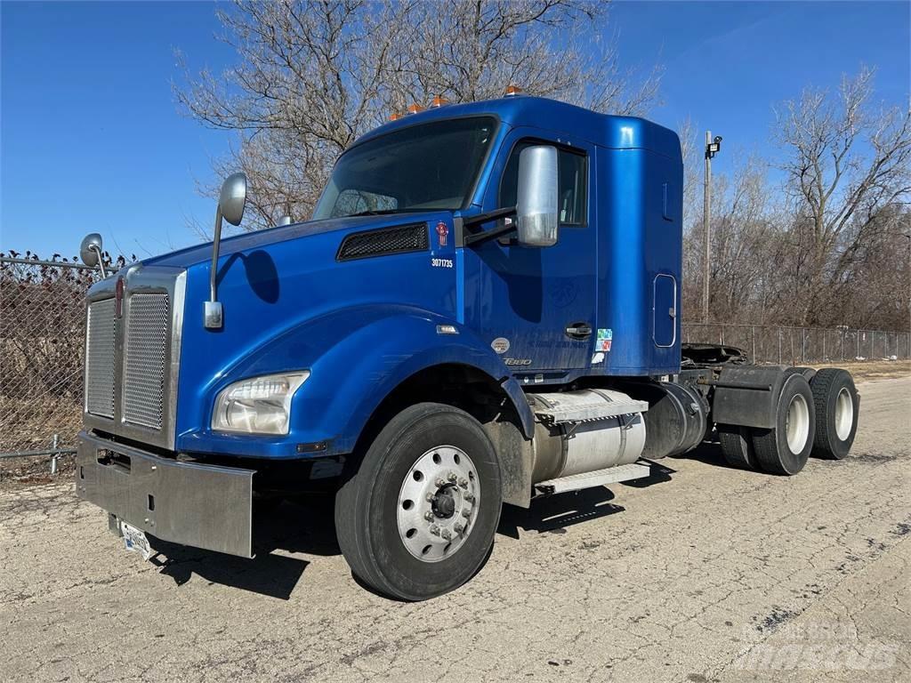Kenworth T880 Conventional Trucks / Tractor Trucks