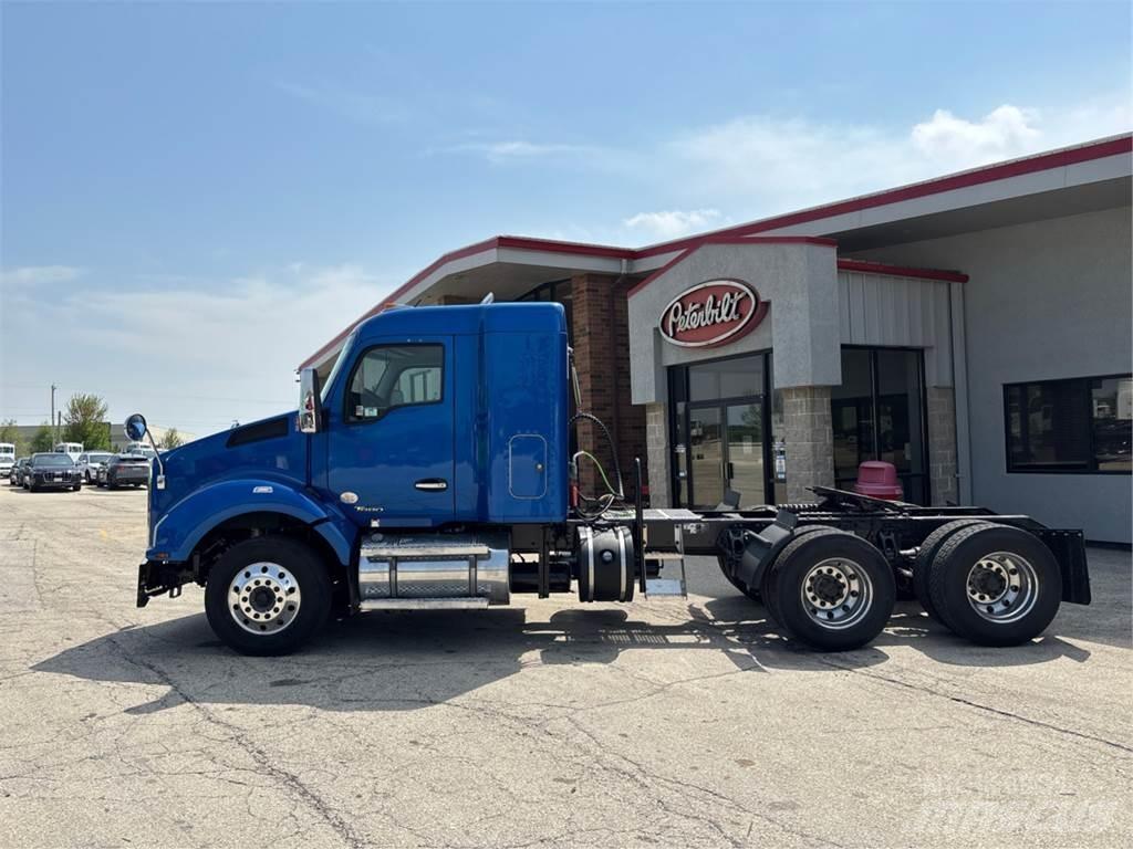 Kenworth T880 Conventional Trucks / Tractor Trucks