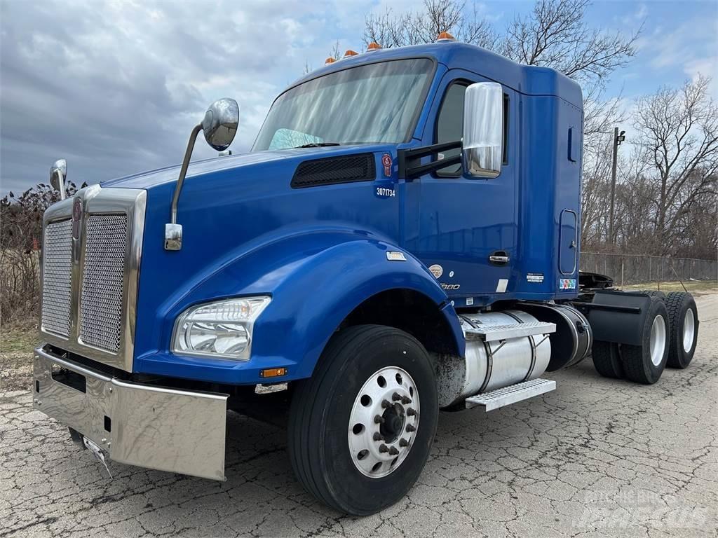 Kenworth T880 Conventional Trucks / Tractor Trucks