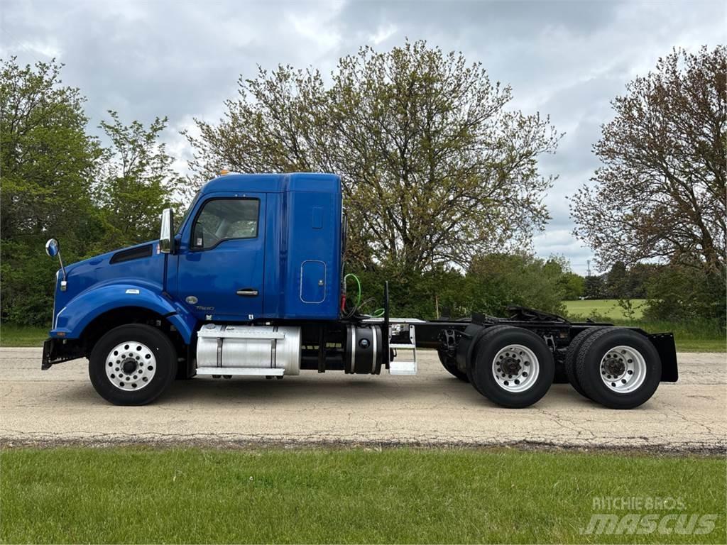 Kenworth T880 Conventional Trucks / Tractor Trucks