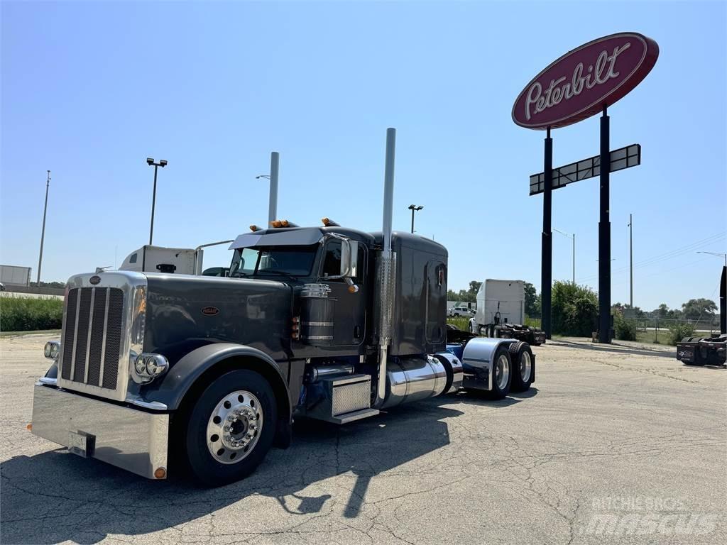 Peterbilt 389 Conventional Trucks / Tractor Trucks