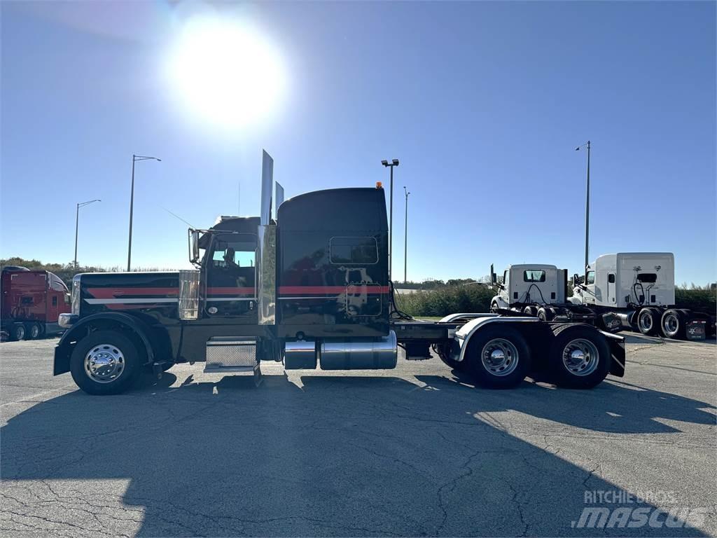 Peterbilt 389 Conventional Trucks / Tractor Trucks