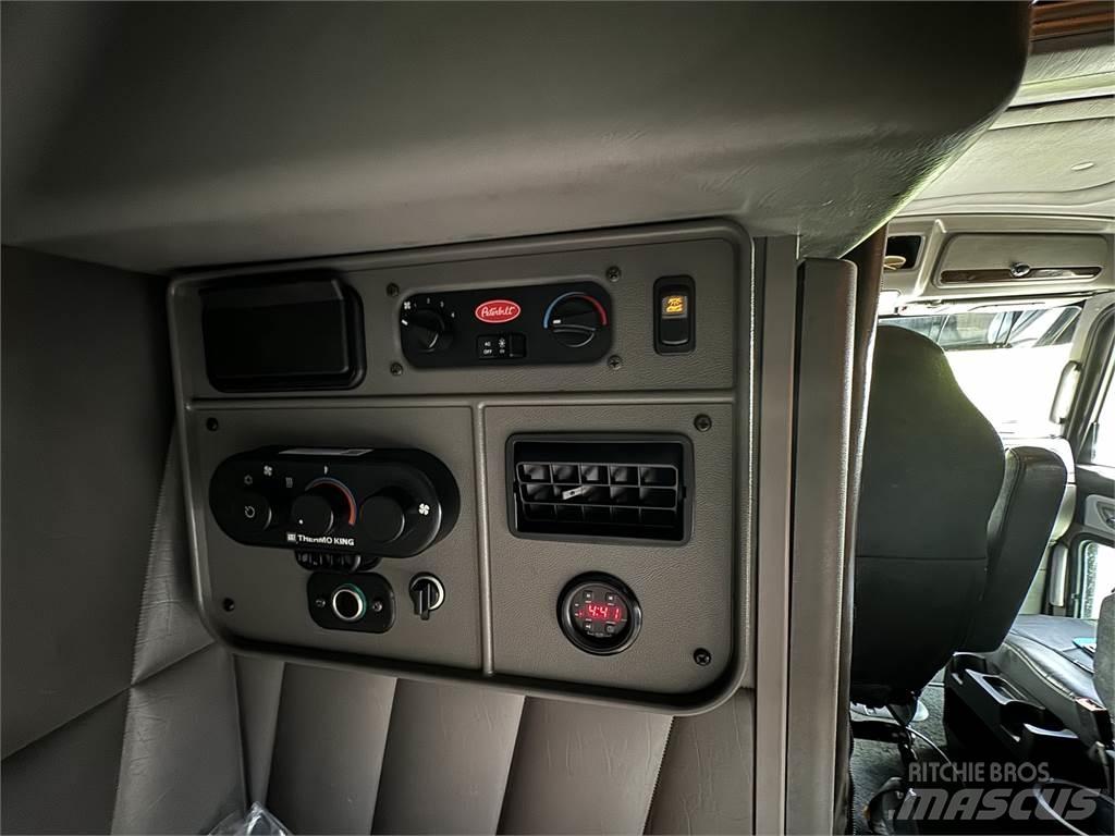 Peterbilt 389 Conventional Trucks / Tractor Trucks