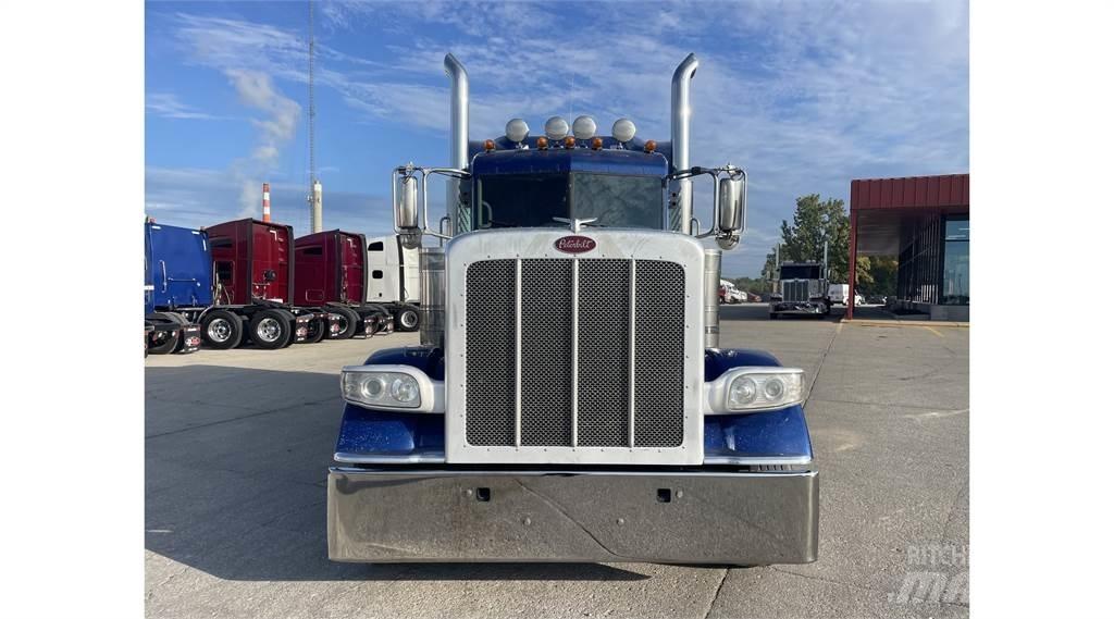 Peterbilt 389 Conventional Trucks / Tractor Trucks