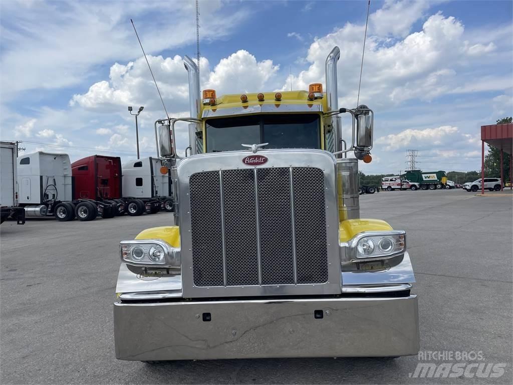 Peterbilt 389 Conventional Trucks / Tractor Trucks