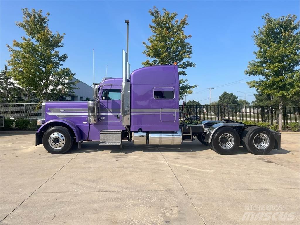 Peterbilt 389 Conventional Trucks / Tractor Trucks