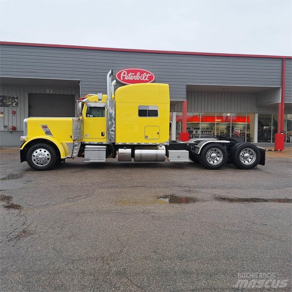 Peterbilt 389 Conventional Trucks / Tractor Trucks