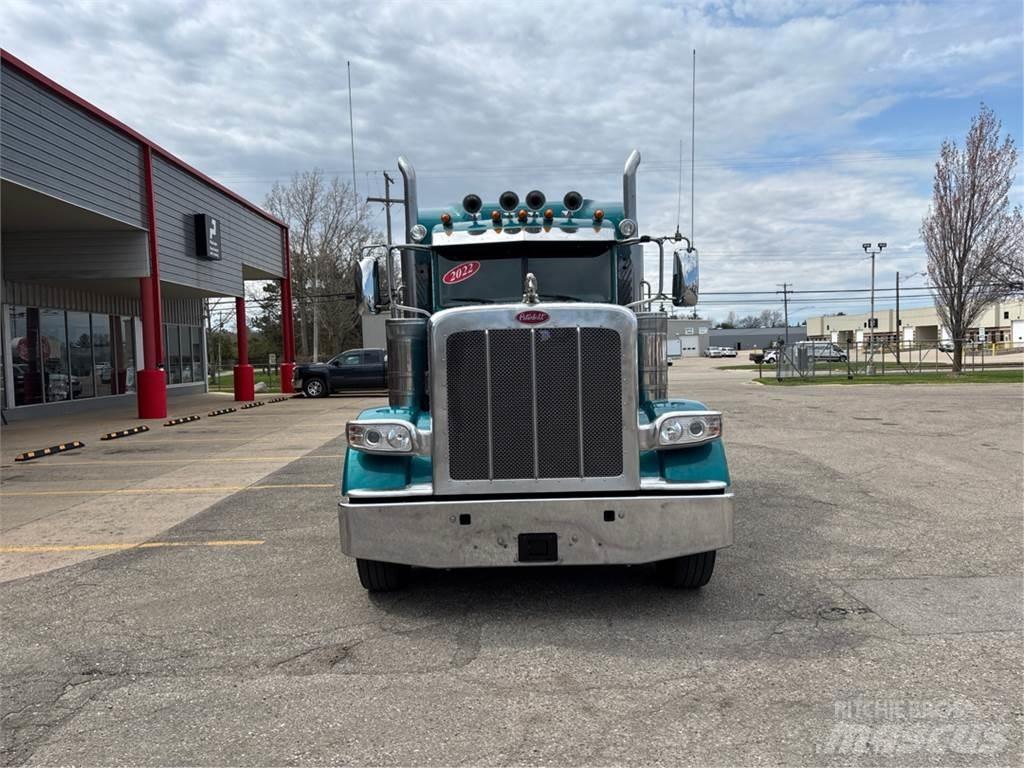 Peterbilt 389 Conventional Trucks / Tractor Trucks
