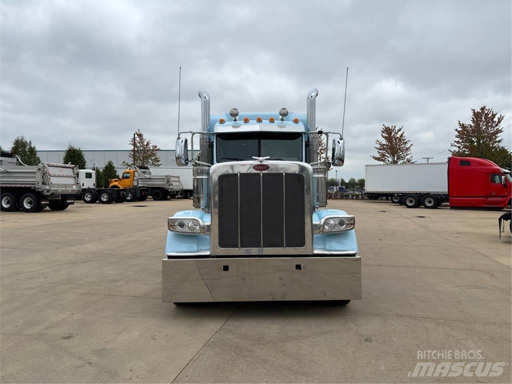 Peterbilt 389 Conventional Trucks / Tractor Trucks