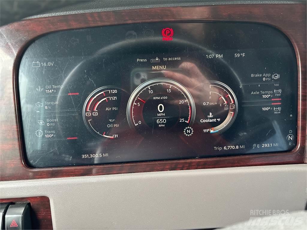 Peterbilt 389 Conventional Trucks / Tractor Trucks