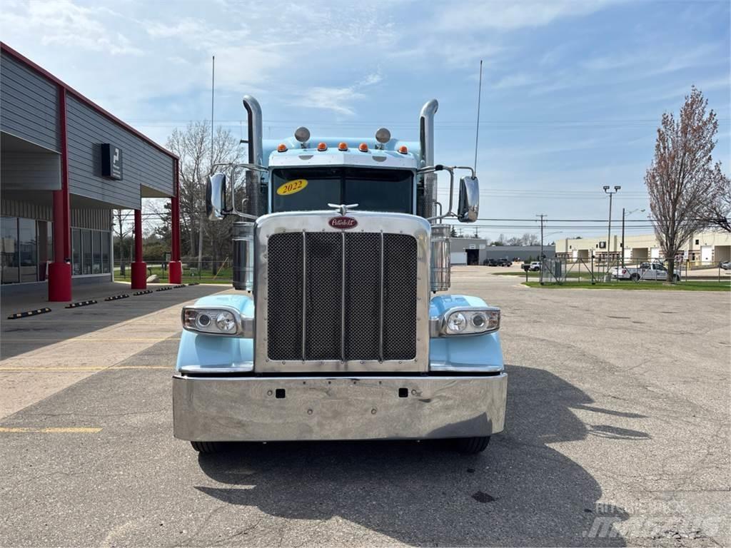 Peterbilt 389 Conventional Trucks / Tractor Trucks