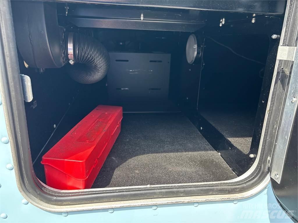 Peterbilt 389 Conventional Trucks / Tractor Trucks
