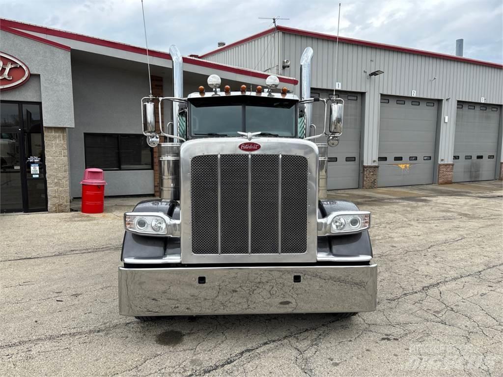 Peterbilt 389 Conventional Trucks / Tractor Trucks