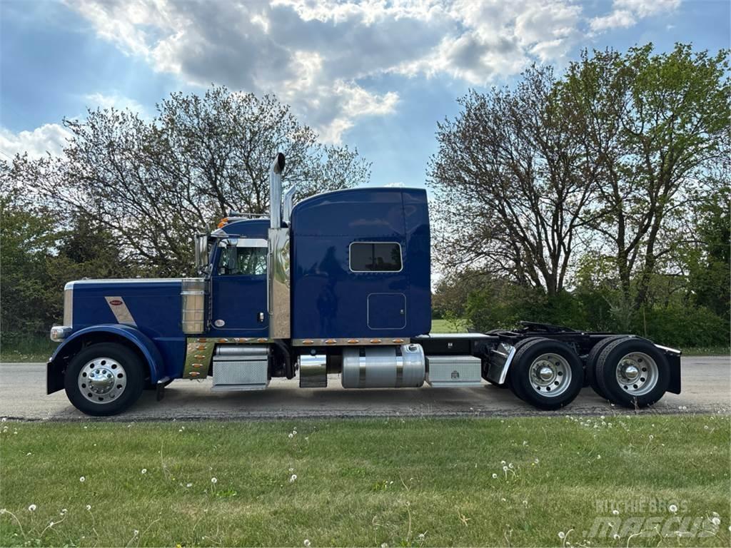 Peterbilt 389 Conventional Trucks / Tractor Trucks