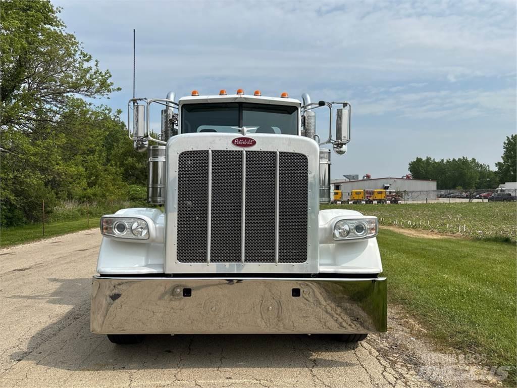 Peterbilt 389 Conventional Trucks / Tractor Trucks