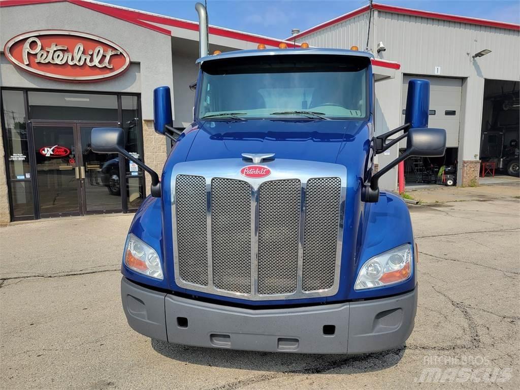 Peterbilt 579 Conventional Trucks / Tractor Trucks