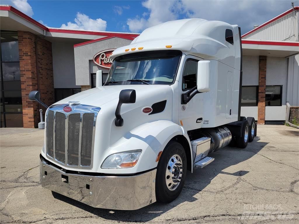 Peterbilt 579 Conventional Trucks / Tractor Trucks