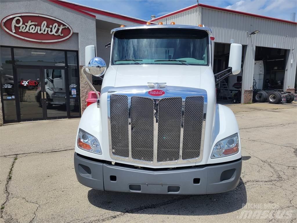 Peterbilt 579 Conventional Trucks / Tractor Trucks