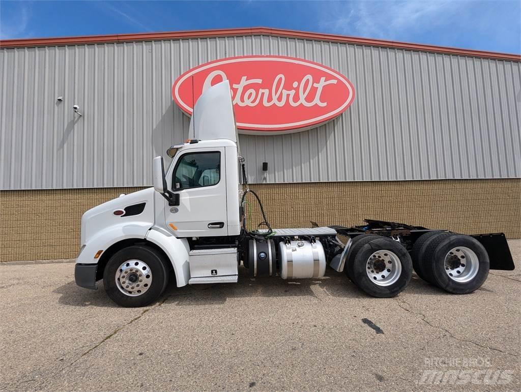 Peterbilt 579 Conventional Trucks / Tractor Trucks