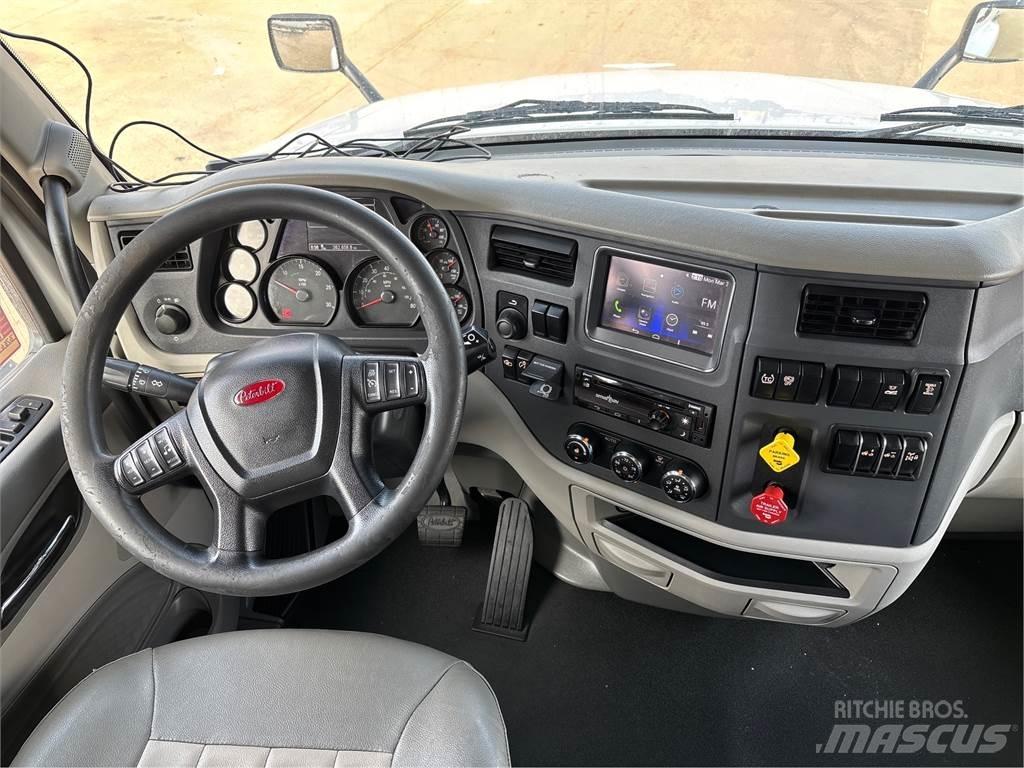 Peterbilt 579 Conventional Trucks / Tractor Trucks