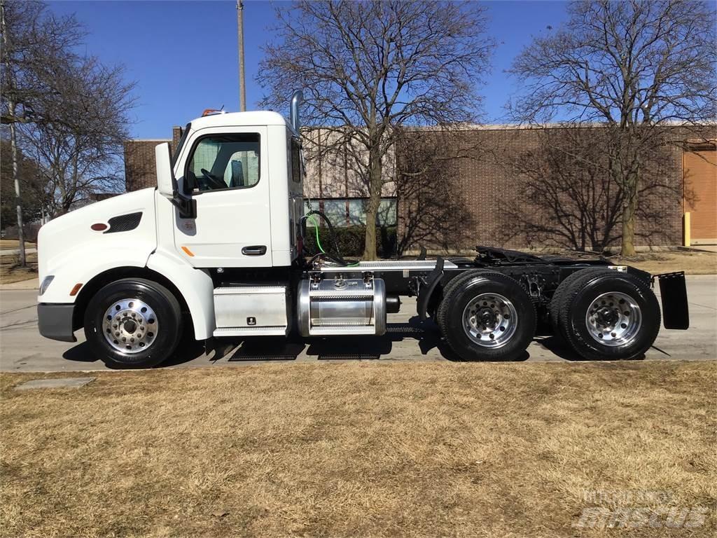 Peterbilt 579 Conventional Trucks / Tractor Trucks