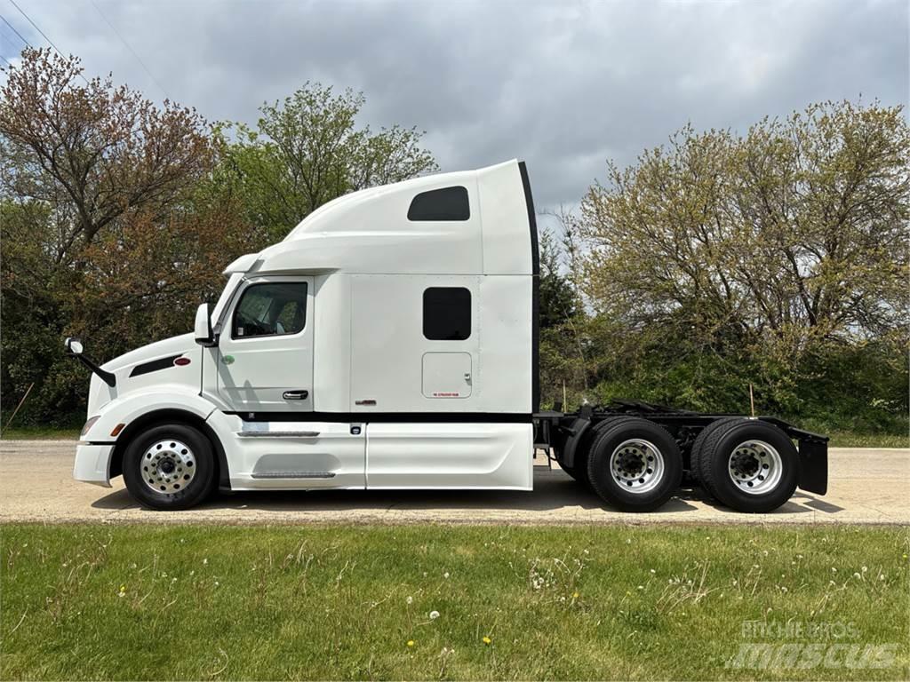 Peterbilt 579 Conventional Trucks / Tractor Trucks