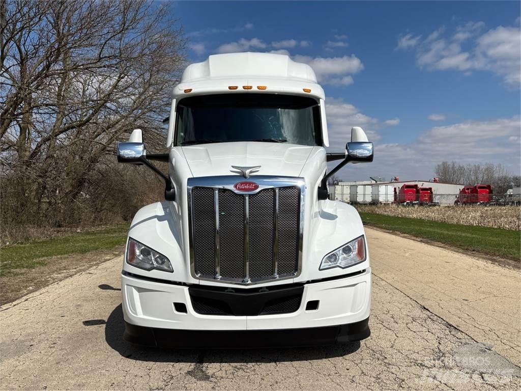 Peterbilt 579 Conventional Trucks / Tractor Trucks