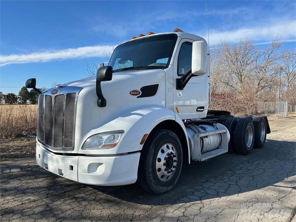 Peterbilt 579 Conventional Trucks / Tractor Trucks