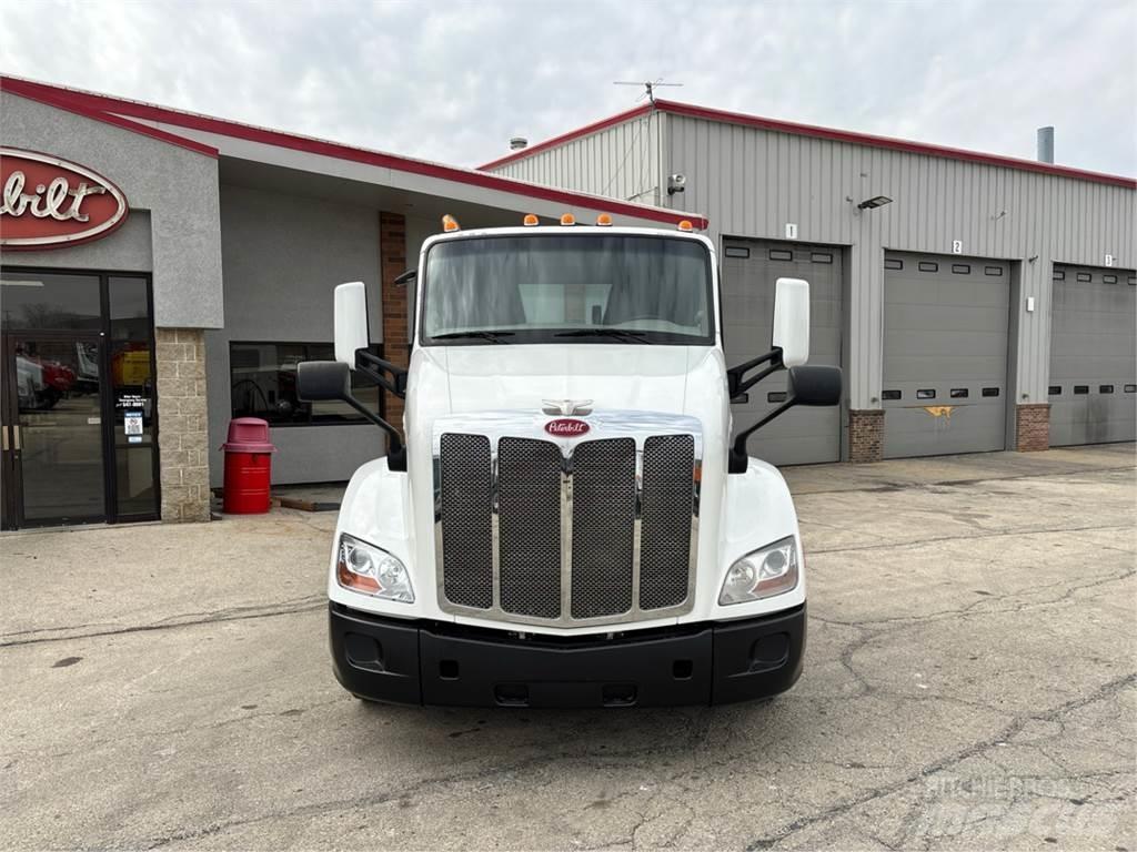 Peterbilt 579 Conventional Trucks / Tractor Trucks