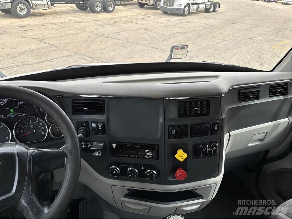 Peterbilt 579 Conventional Trucks / Tractor Trucks