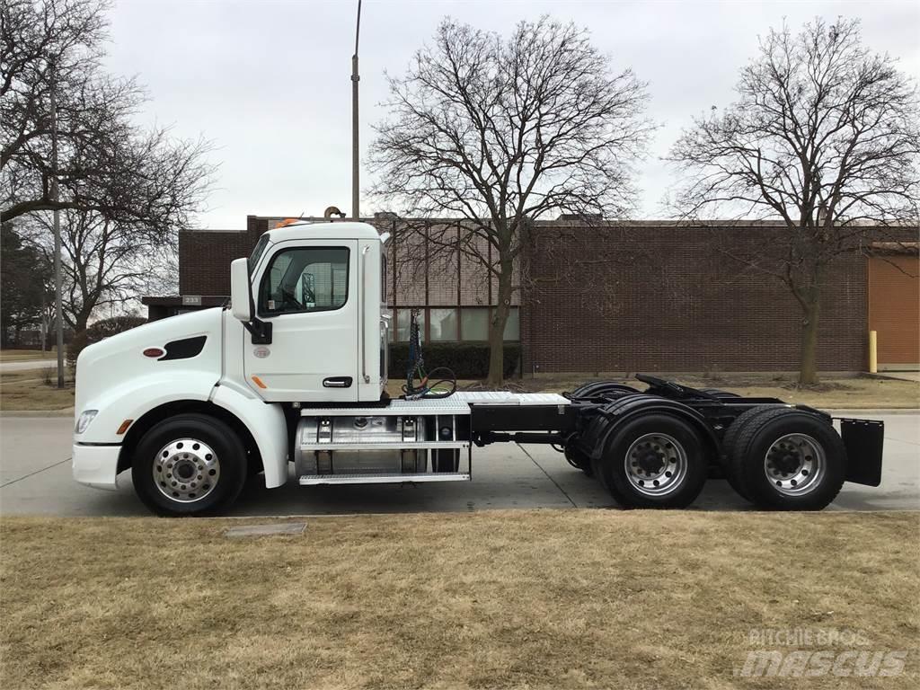 Peterbilt 579 Conventional Trucks / Tractor Trucks
