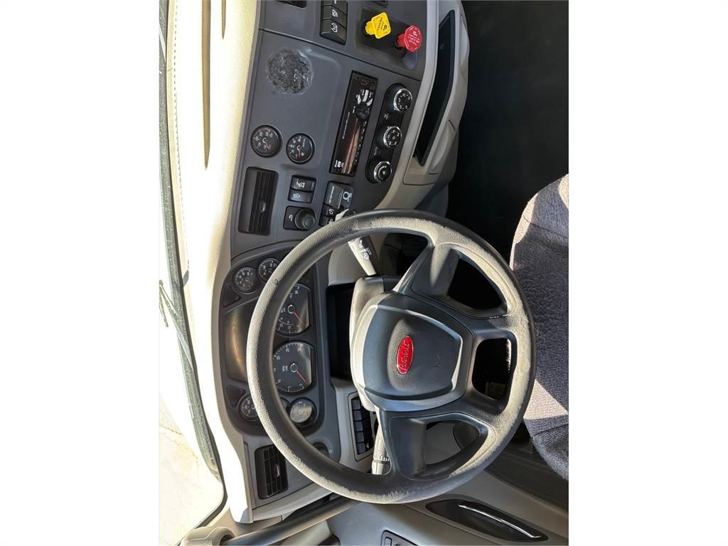 Peterbilt 579 Conventional Trucks / Tractor Trucks