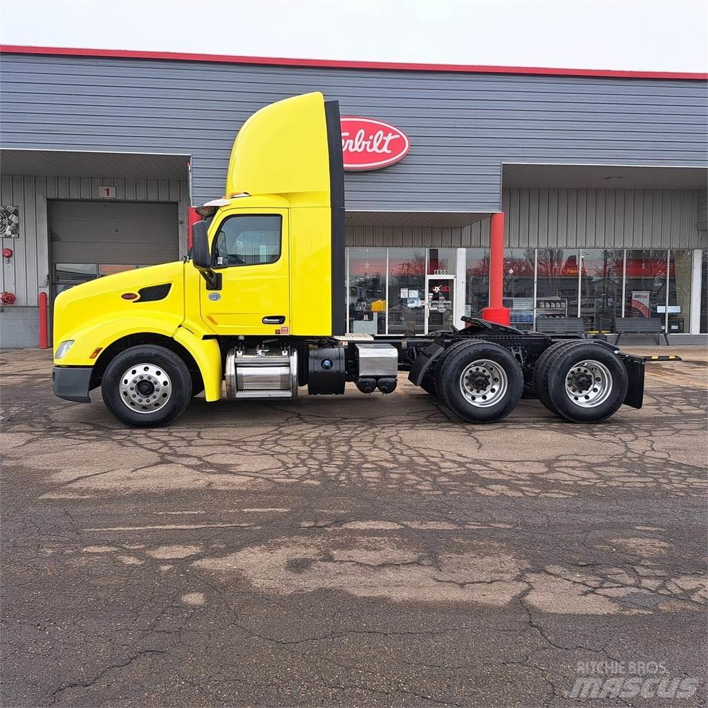 Peterbilt 579 Conventional Trucks / Tractor Trucks