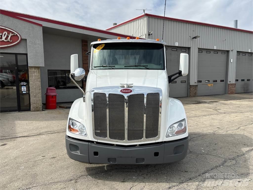Peterbilt 579 Conventional Trucks / Tractor Trucks