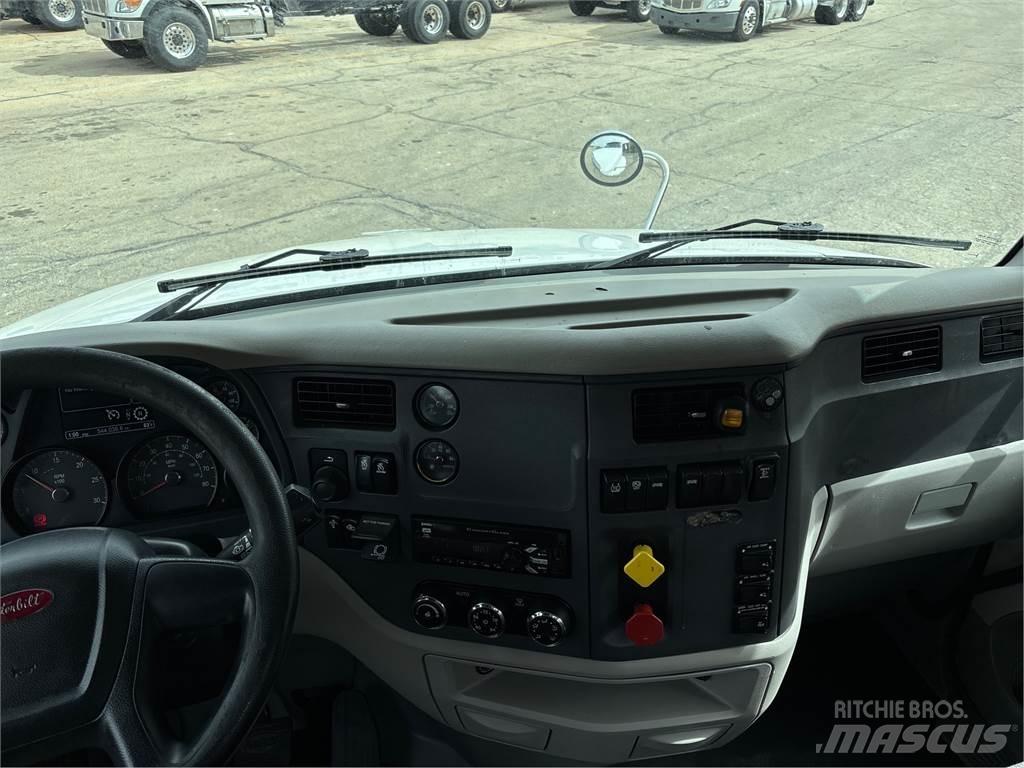 Peterbilt 579 Conventional Trucks / Tractor Trucks