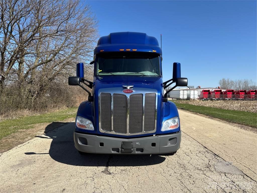 Peterbilt 579 Conventional Trucks / Tractor Trucks