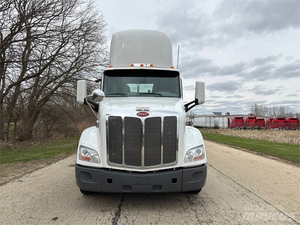 Peterbilt 579 Conventional Trucks / Tractor Trucks