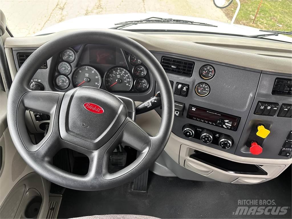 Peterbilt 579 Conventional Trucks / Tractor Trucks