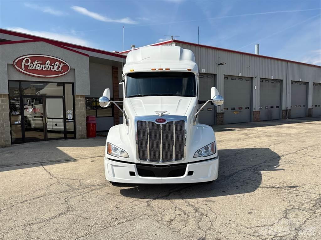 Peterbilt 579 Conventional Trucks / Tractor Trucks