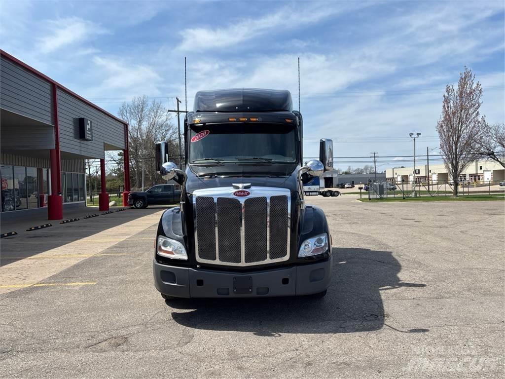 Peterbilt 579 Conventional Trucks / Tractor Trucks