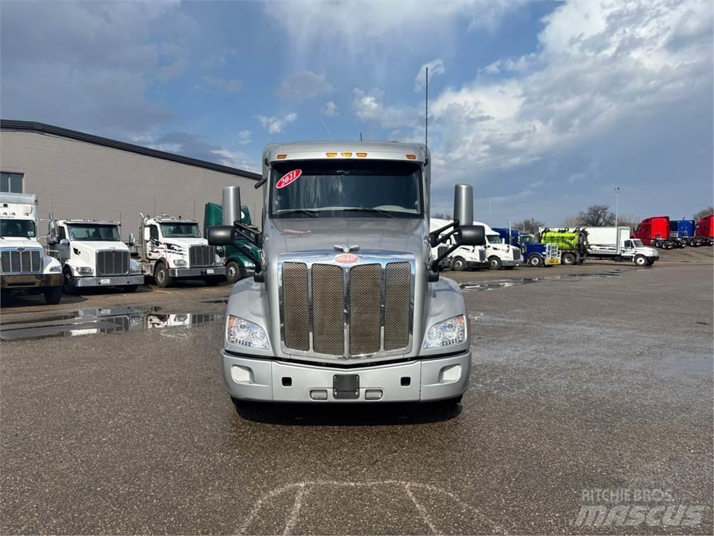 Peterbilt 579 Conventional Trucks / Tractor Trucks