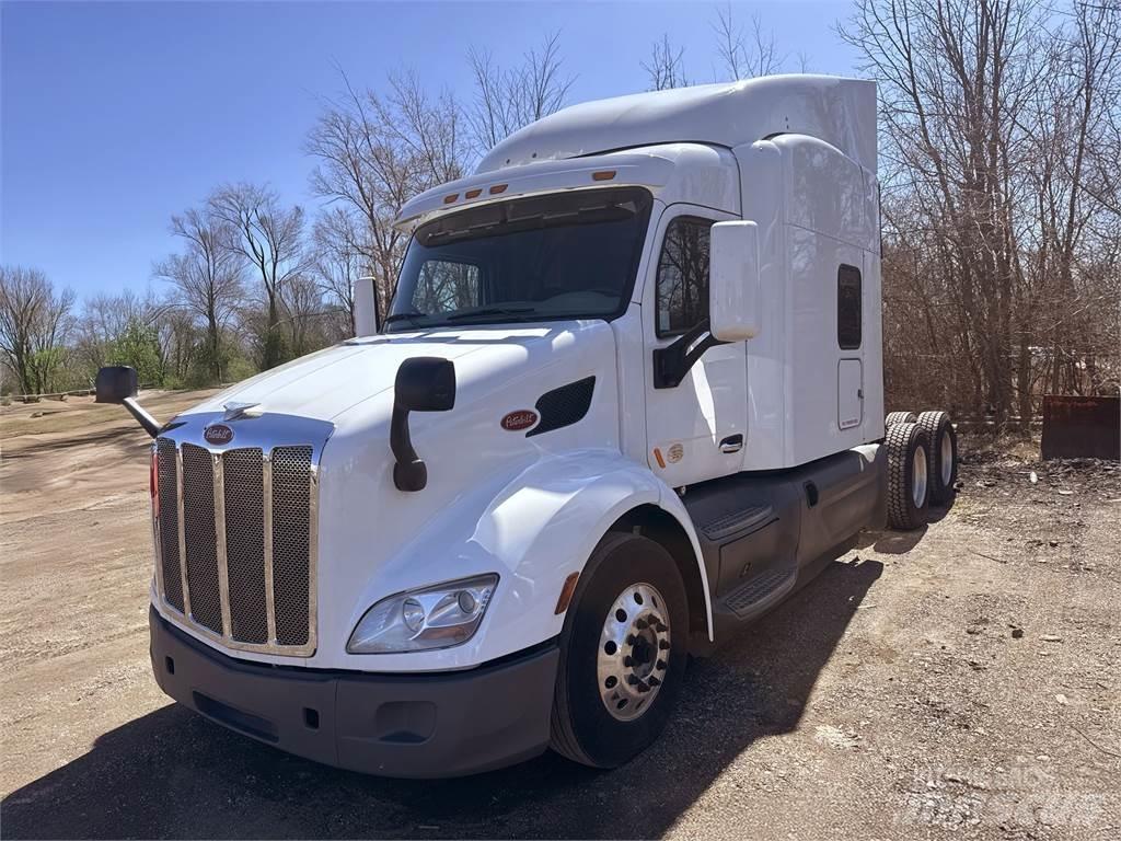 Peterbilt 579 Conventional Trucks / Tractor Trucks