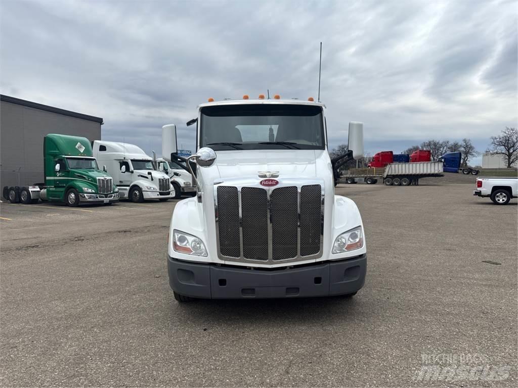 Peterbilt 579 Conventional Trucks / Tractor Trucks