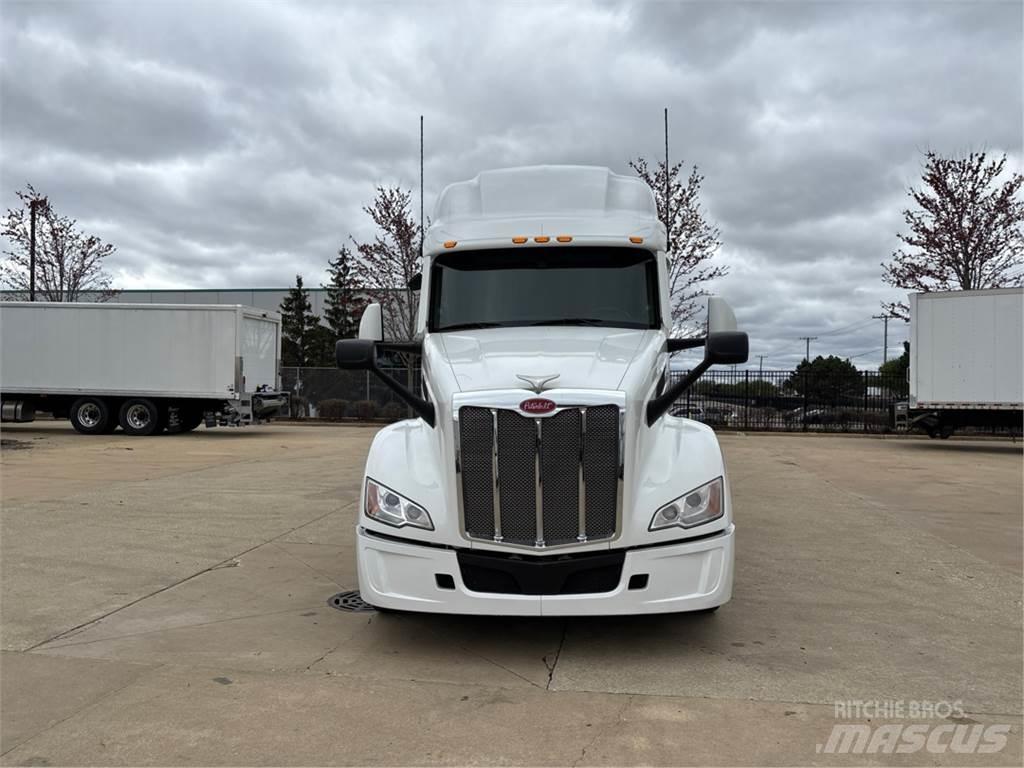 Peterbilt 579 Conventional Trucks / Tractor Trucks
