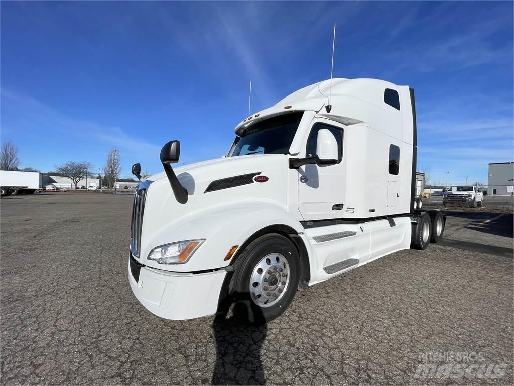 Peterbilt 579 Conventional Trucks / Tractor Trucks