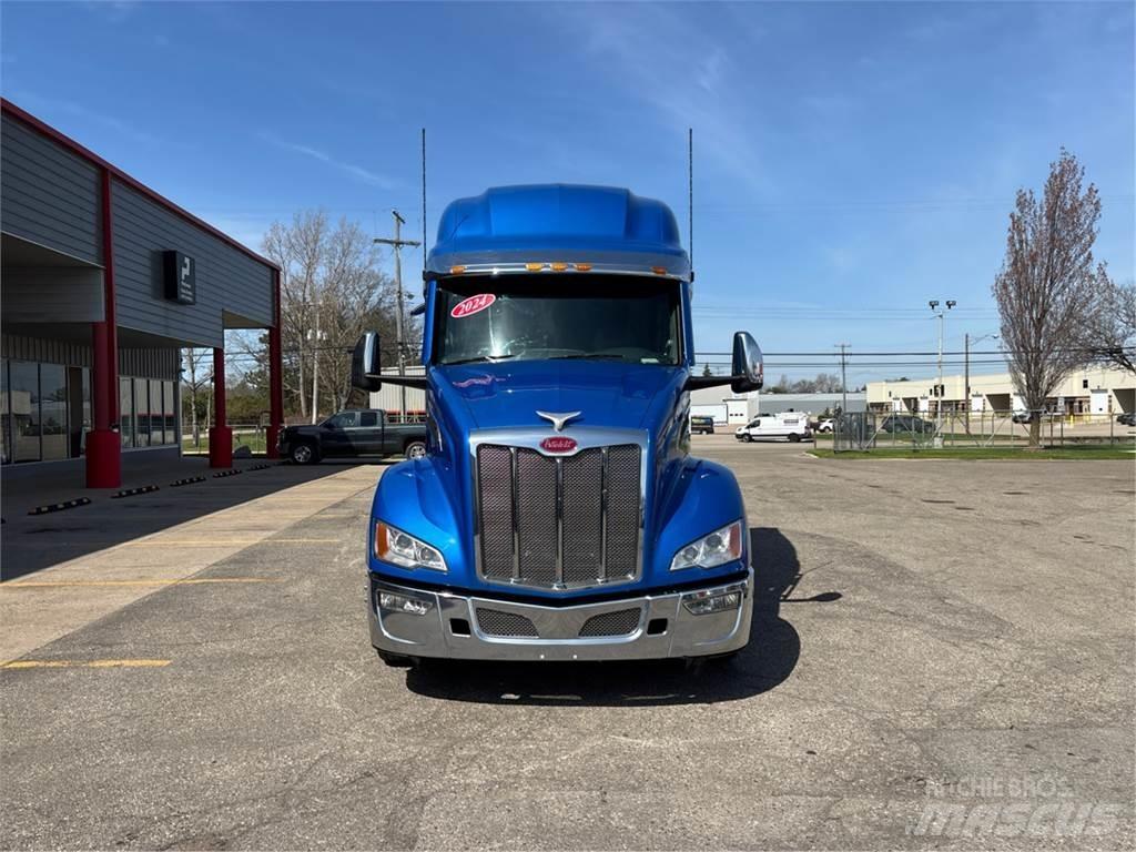 Peterbilt 579 Conventional Trucks / Tractor Trucks