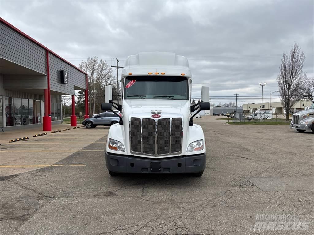 Peterbilt 579 Conventional Trucks / Tractor Trucks