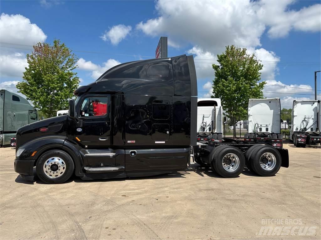 Peterbilt 579 Conventional Trucks / Tractor Trucks